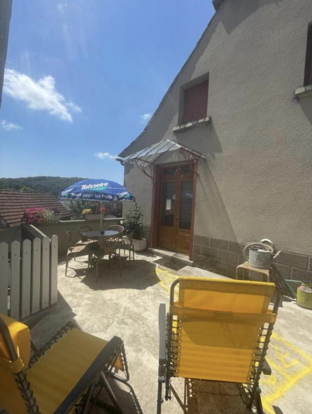 Maison La Vie De L'Aubrac - Gite Lo Bel Peis Saint-Symphorien-de-Thenieres Buitenkant foto